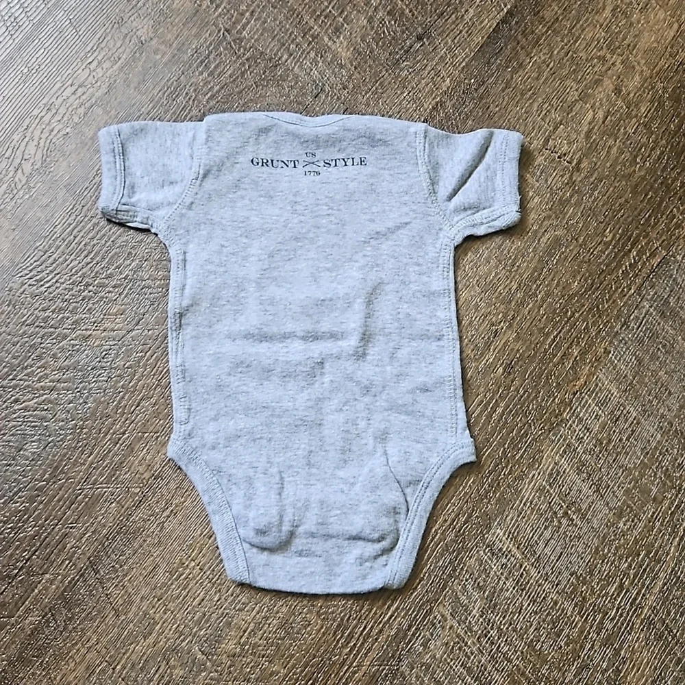 Grunt style poop onesie